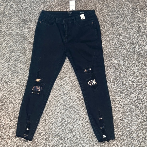 Judy Blue Denim - Black distressed skinny jeans w/ leopard patches